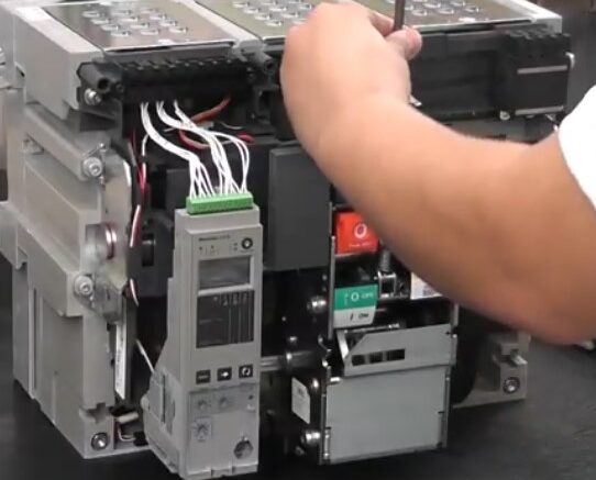 Reparo em Disjuntor MasterPact e Disparador Micrologic