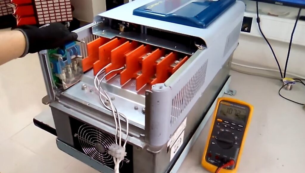 Reparo de Inversor de Frequência CFW11 WEG em bancada técnica da América Flextec.